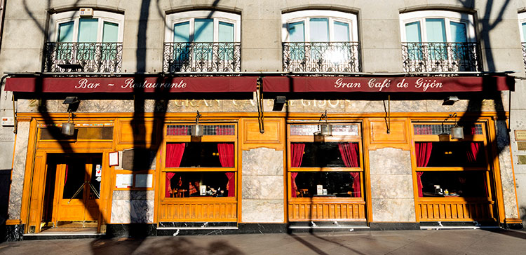 La historia del café en Europa desde las cafeterías vienesas hasta los cafés parisinos.
